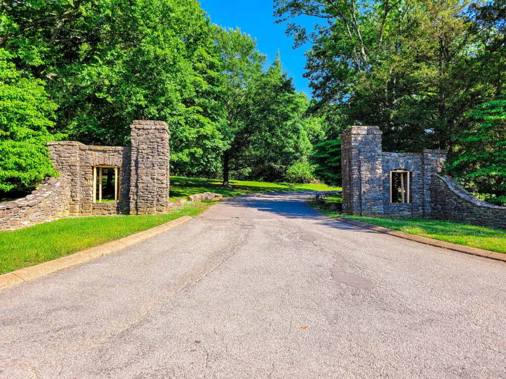 Highway 100 Trailhead at Percy Warner Park